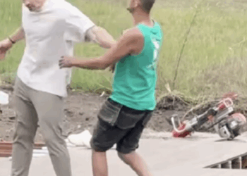 Boze Rico Verhoeven smijt bouwvakker in sloot!