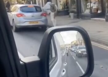 Verhaal halen bij wegrijdende auto gaat fout