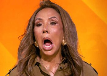 Throwback naar 2023: Patty Brard trekt zwart badpak aan op tv (FOTO’S)