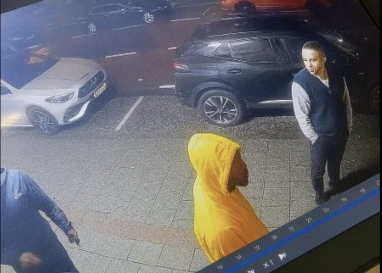 Ondertussen in Rotterdam: caféruzie eindigt in sirenes en ziekenhuis
