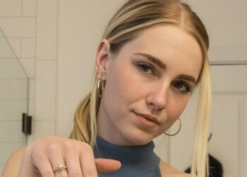 Even een donderdag dansje waar net te veel te zien valt