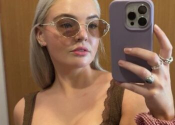 Wie met Maddy afspreekt, moet beginnen met een betaling van 100 euro.