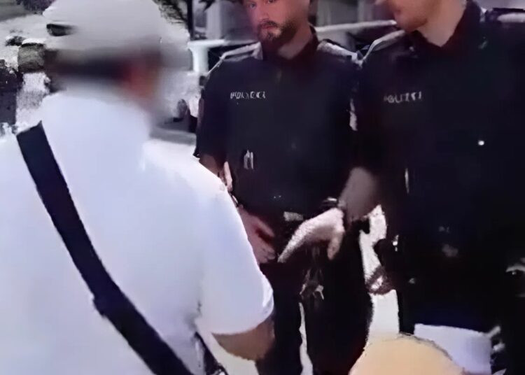Oostenrijkse politie laat even dat ze het niet eens zijn met gezichtsbedekking