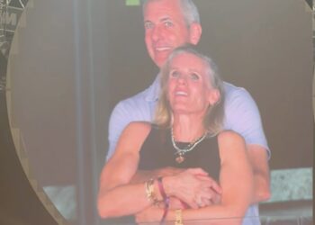 Coldplay, kus en chaos: CEO betrapt op kiss-cam en de bom barst