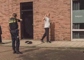 Politieagenten kun je in Nederland niet meer serieus nemen?