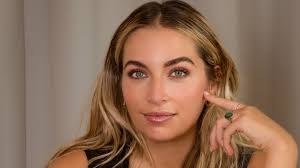 Shelly Sterk laat niets aan de verbeelding over met bikinifoto