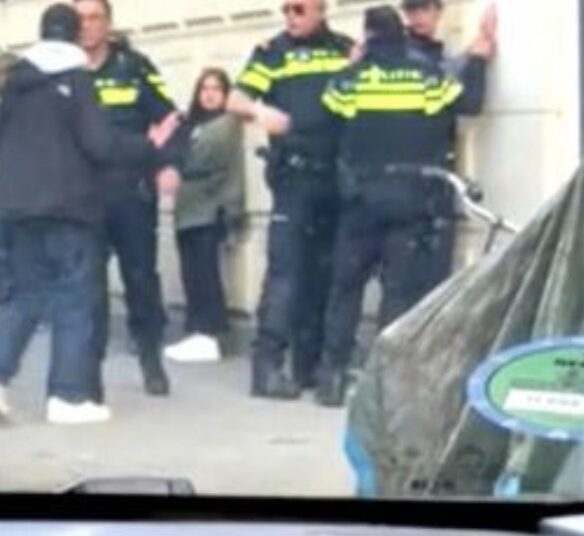 Politie agent laat zien wie de baas is