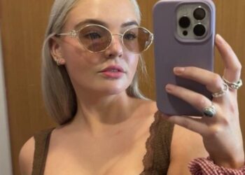 Wie met Maddy afspreekt, moet beginnen met een betaling van 100 euro.