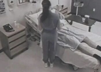 Deze patiënt krijgt wel een hele speciale behandeling van de verpleegster