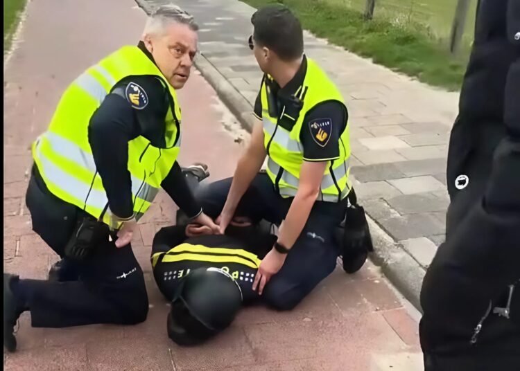 Katwijk in de ban van nepagent op scooter: ‘Wat dacht deze gozer?’