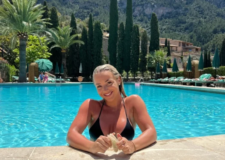 Emma Heesters steelt de show met mooie foto’s + video bij het zwembad