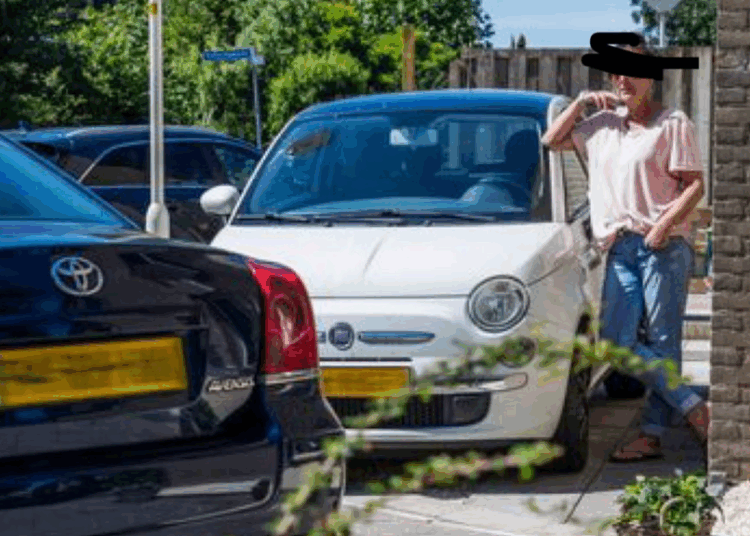 Klimaatactiviste krijgt koekje van eigen deeg: Buurman houdt klimaatactiviste tegen door haar oprit te blokkeren