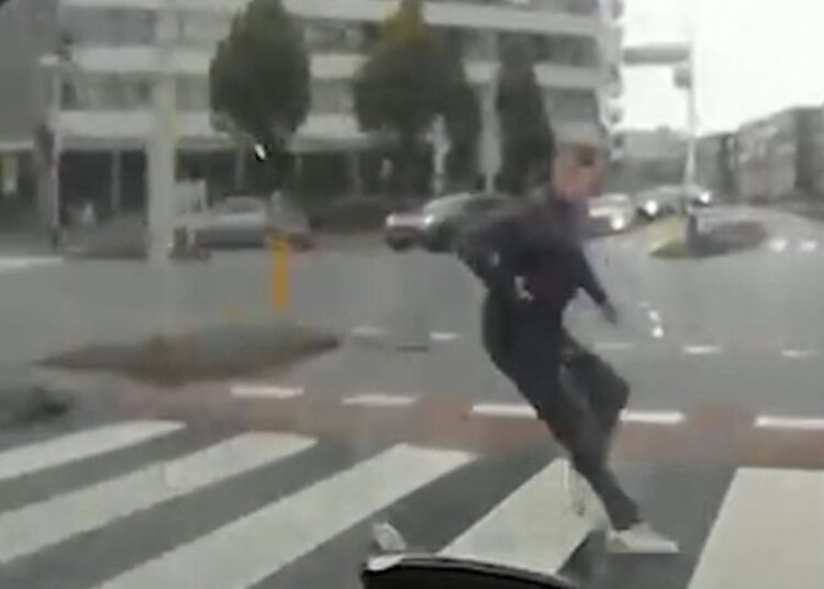 Rood licht negeren in Den Haag: voetganger of bestuurder fout?