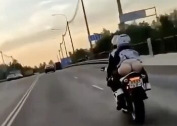 Motorrijders zijn vaak haantjes op twee wielen – maar deze vrouw pakt de hoofdprijs