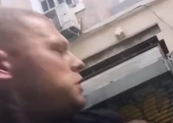 Overval op beeld: Nederlandse YouTuber aangevallen in achterbuurt Marseille