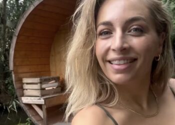Shelly Sterk in de sauna zet weer het internet op zijn kop