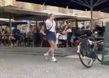 Vrouw op terras in Zwolle wordt gedumpt – of toch niet?