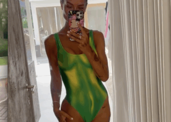 Jaimie Vaes maakt internet gek met zwoele bikini-selfie