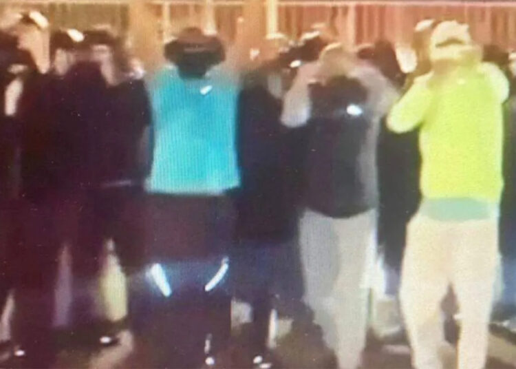 VIDEO: In Beverwijk en Heemskerk zijn alle middelbare scholen gesloten, omdat er een bendeoorlog aan de gang is