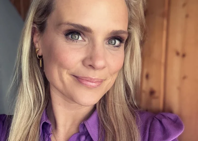 Eveline Stallaart klapt bijna uit haar badpak