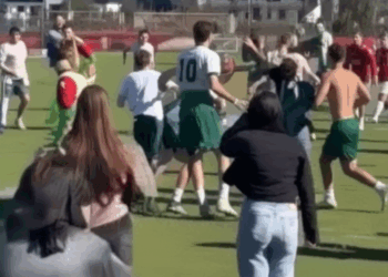 Ruzie op voetbalveld leidt tot fikse matpartij ‘Knettergek!’