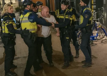 Ondertussen in Leeuwarden waar het weer goed los gaat