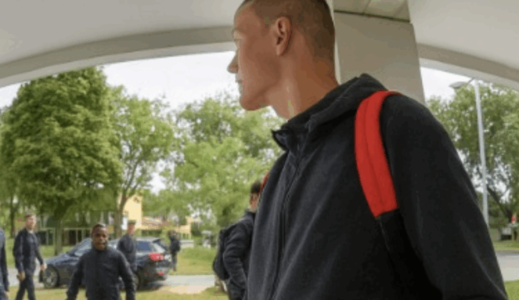 Jongen in Rotterdam belt in paniek aan bij een huis