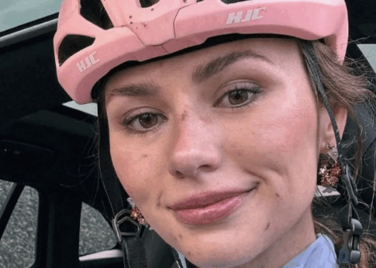 Puck Moonen heeft een wel erg strak pakje aangetrokken