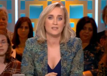 Eva Jinek laat net iets teveel zien op live televisie