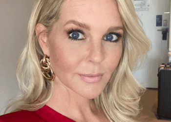 Chantal Janzen verrast fans met foto in spiegel