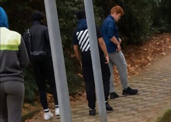 Jongen in Amsterdam wordt achterna gezeten en durft niets