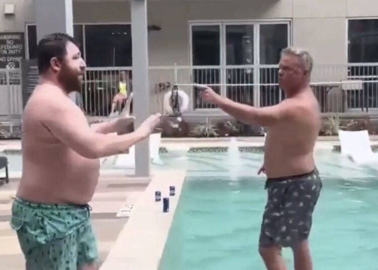 Twee mannen gaan op de vuist bij all-inclusive resort – oorzaak onbekend, chaos compleet