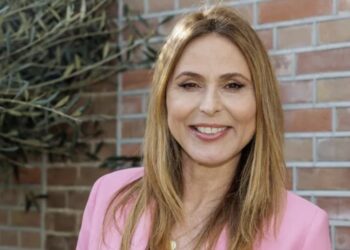 Heleen van Royen (59) deelt hete foto in badpak en mannen gaan los