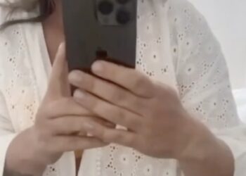 Miljuschka Witzenhausen heeft een nieuwe kimono gekocht en dat vinden wij wel leuk