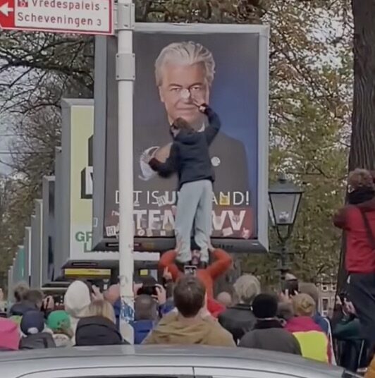 Geert Wilders woest: ‘Tuig sloopt mijn verkiezingsposters’
