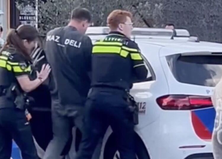 Spierbundel is het gepruts van agenten helemaal zat