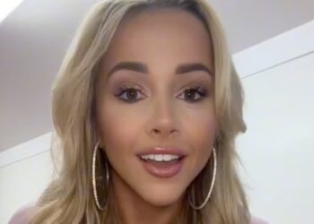 Emma heesters hijst zich in een te strak pakje en wij kunnen dat wel waarderen