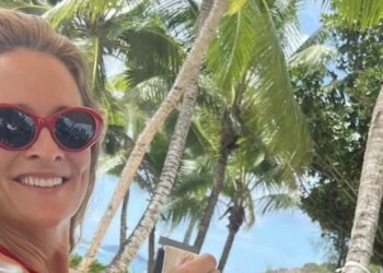 Lieke van Lexmond laat topfit lijf zien in badkleding