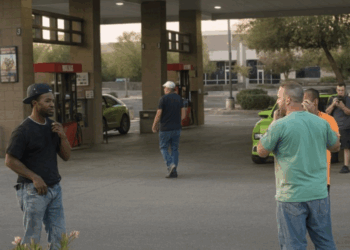 Stoer doen tot je de verkeerde tegenkomt bij een tankstation