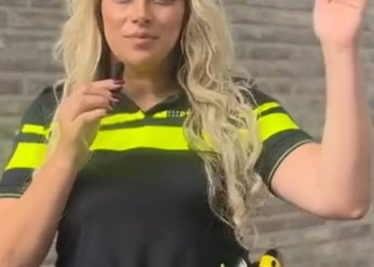 Het internet ontploft: Wijkagente promoot Marokkaans restaurant in video