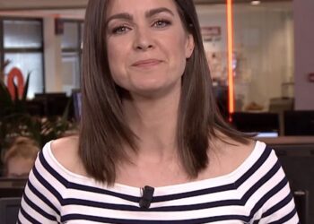 Merel Westrik: De nieuwslezeres waar half Nederland voor blijft zitten