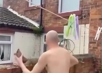 Man is buurman zat en verandert in hulk