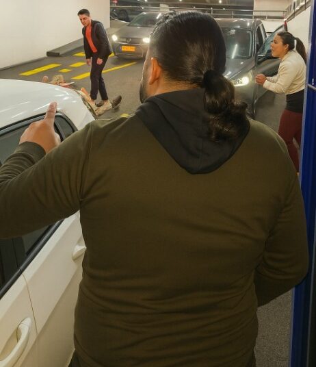 Ondertussen bij een parkeergarage in Rotterdam waar dit blijkbaar kan