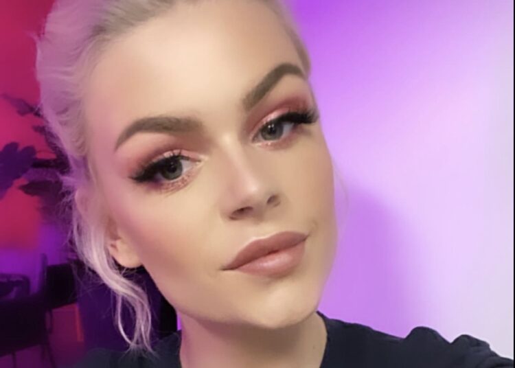 Davina Michelle volledig uit de cover van de playboy?