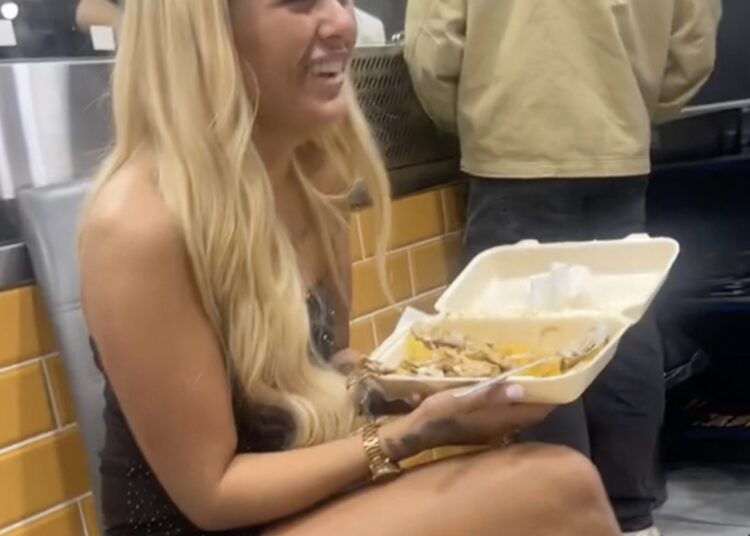 Het kan ook nooit normaal gaan: heb je ineens ‘chicken fillets’ op je shoarmaschotel liggen