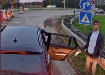 Twee gasten in BMW slaan door na seintje van vrachtwagen