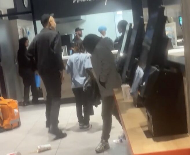 Tok tok tokkies maken ruzie in de KFC Nijmegen – gratis portie kip en chaos