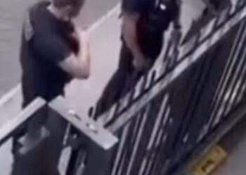 Politieagenten treden keihard op in Frankrijk na incident met asieIzoeker.