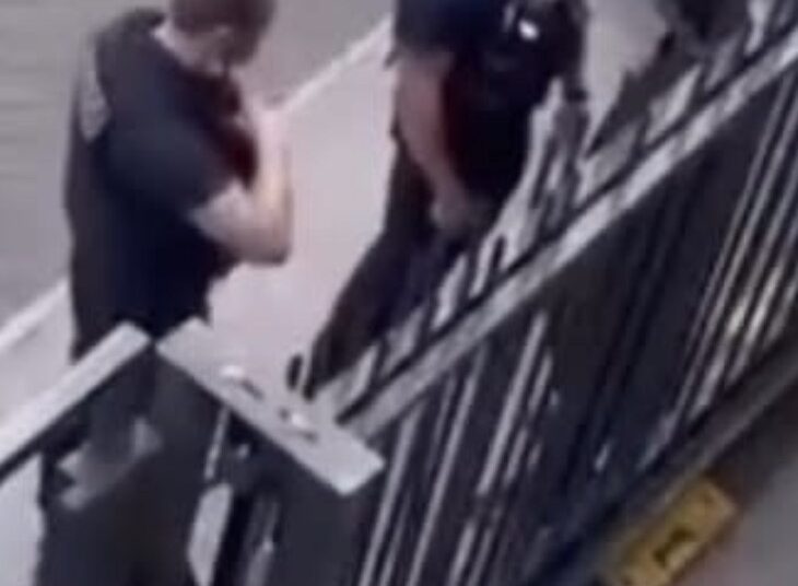 Politieagenten treden keihard op in Frankrijk na incident met asieIzoeker.