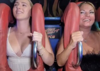 Moeder en dochter worden gelanceerd in de slingshot en dat gaan ze niet snel vergeten